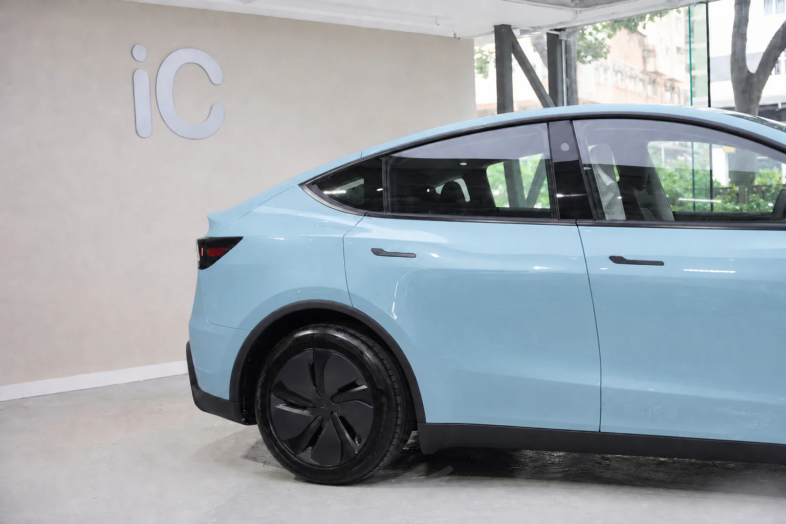Chateau Blue Tesla Model Y 模擬效果