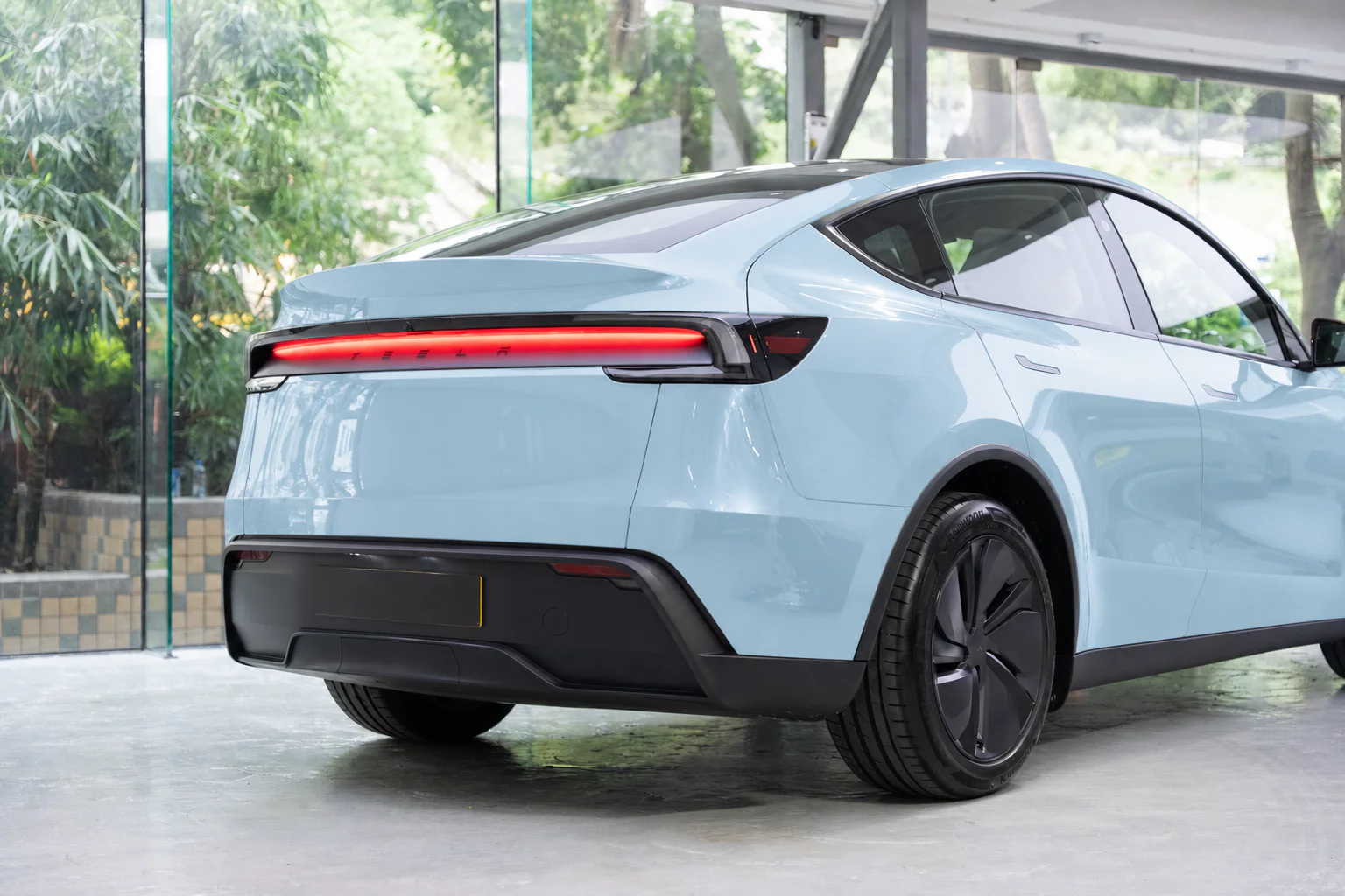 Chateau Blue Tesla Model Y 模擬效果