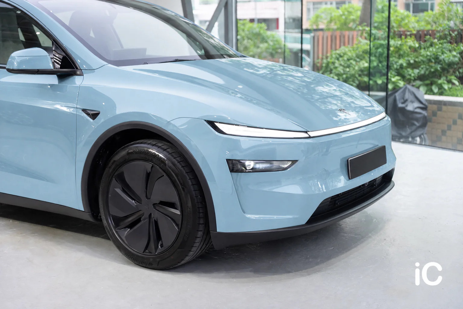 Chateau Blue Tesla Model Y 模擬效果