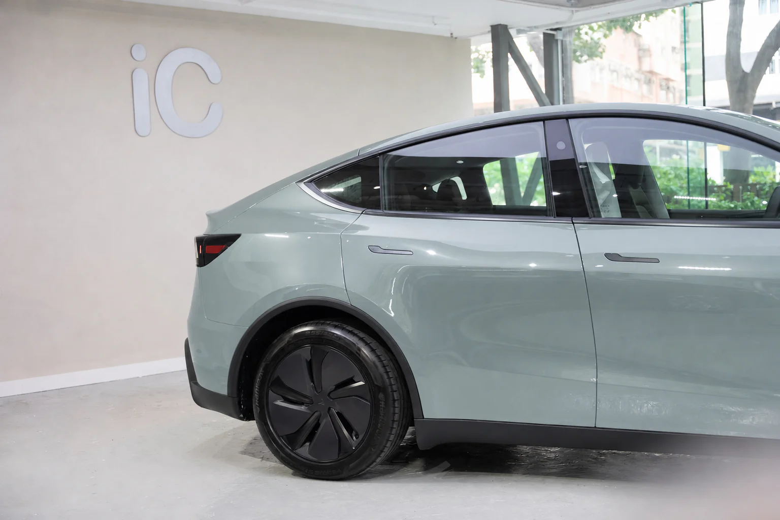 Shade Green Tesla Model Y 模擬效果