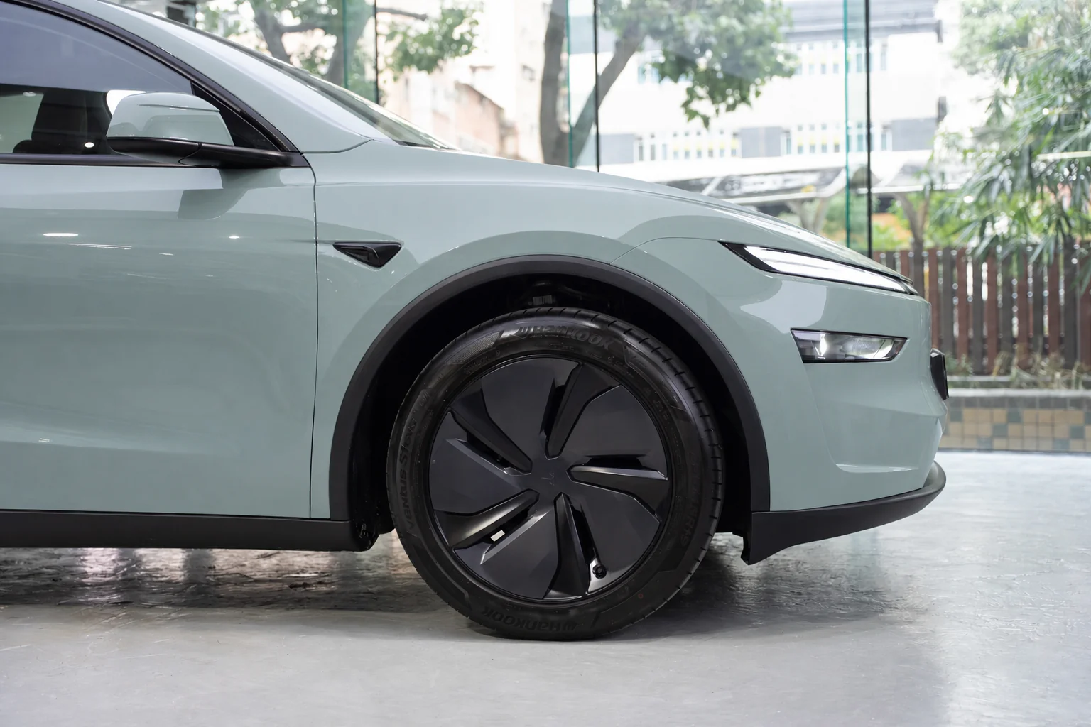 Shade Green Tesla Model Y 模擬效果