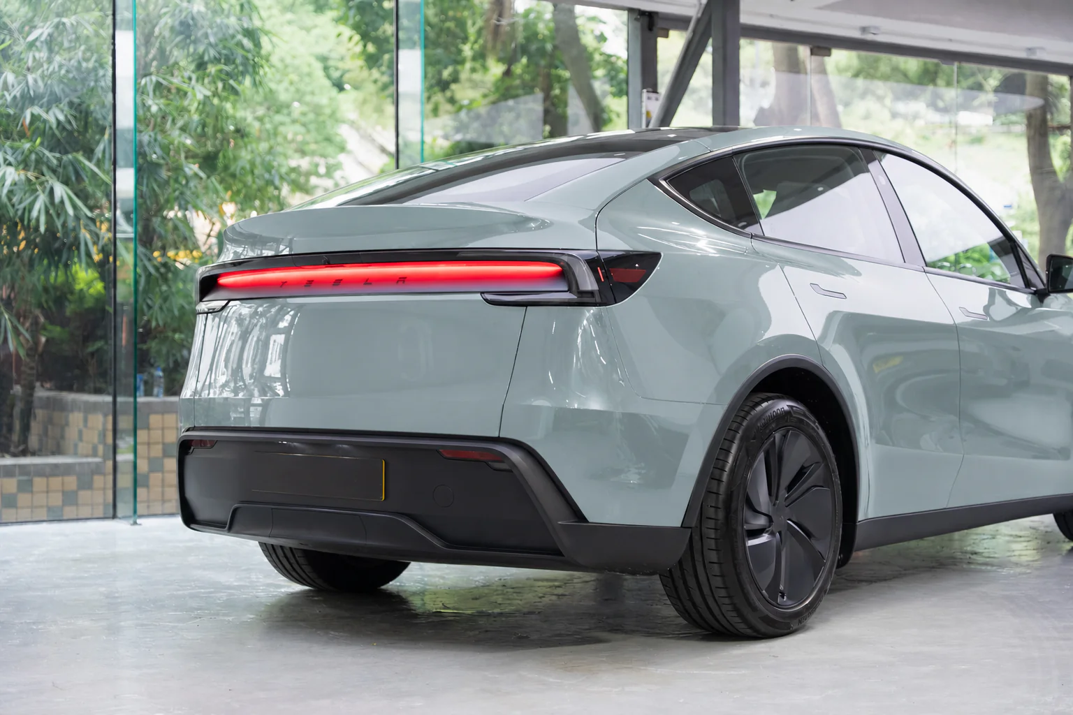 Shade Green Tesla Model Y 模擬效果