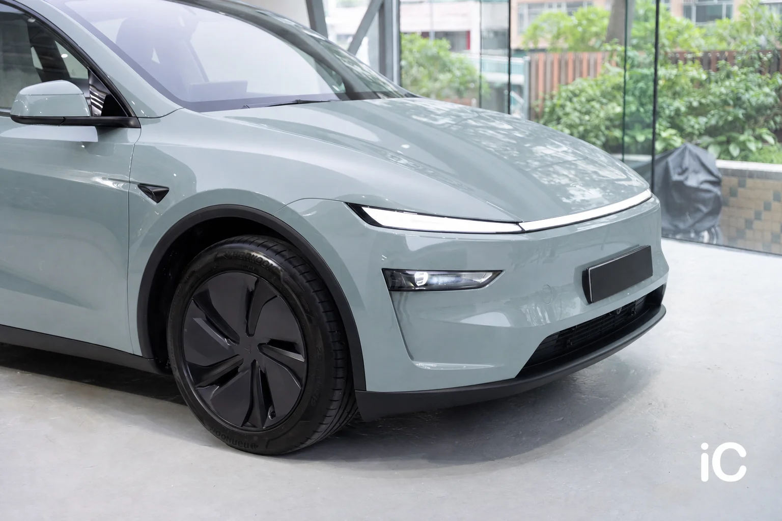 Shade Green Tesla Model Y 模擬效果