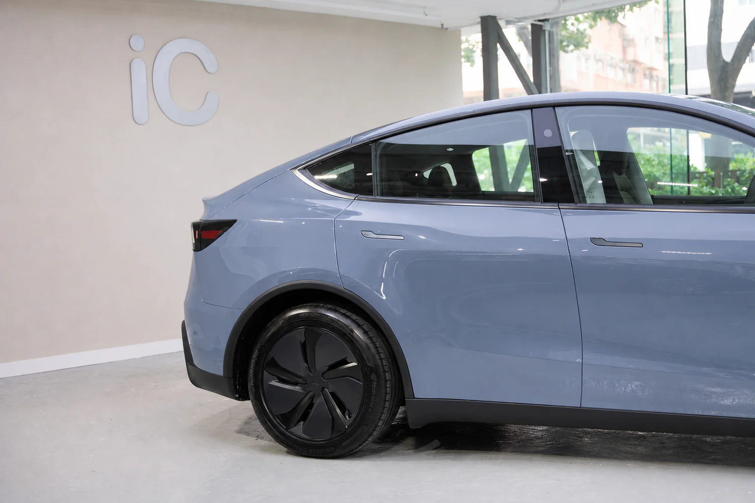 Berfun Slate Blue Tesla Model Y 模擬效果
