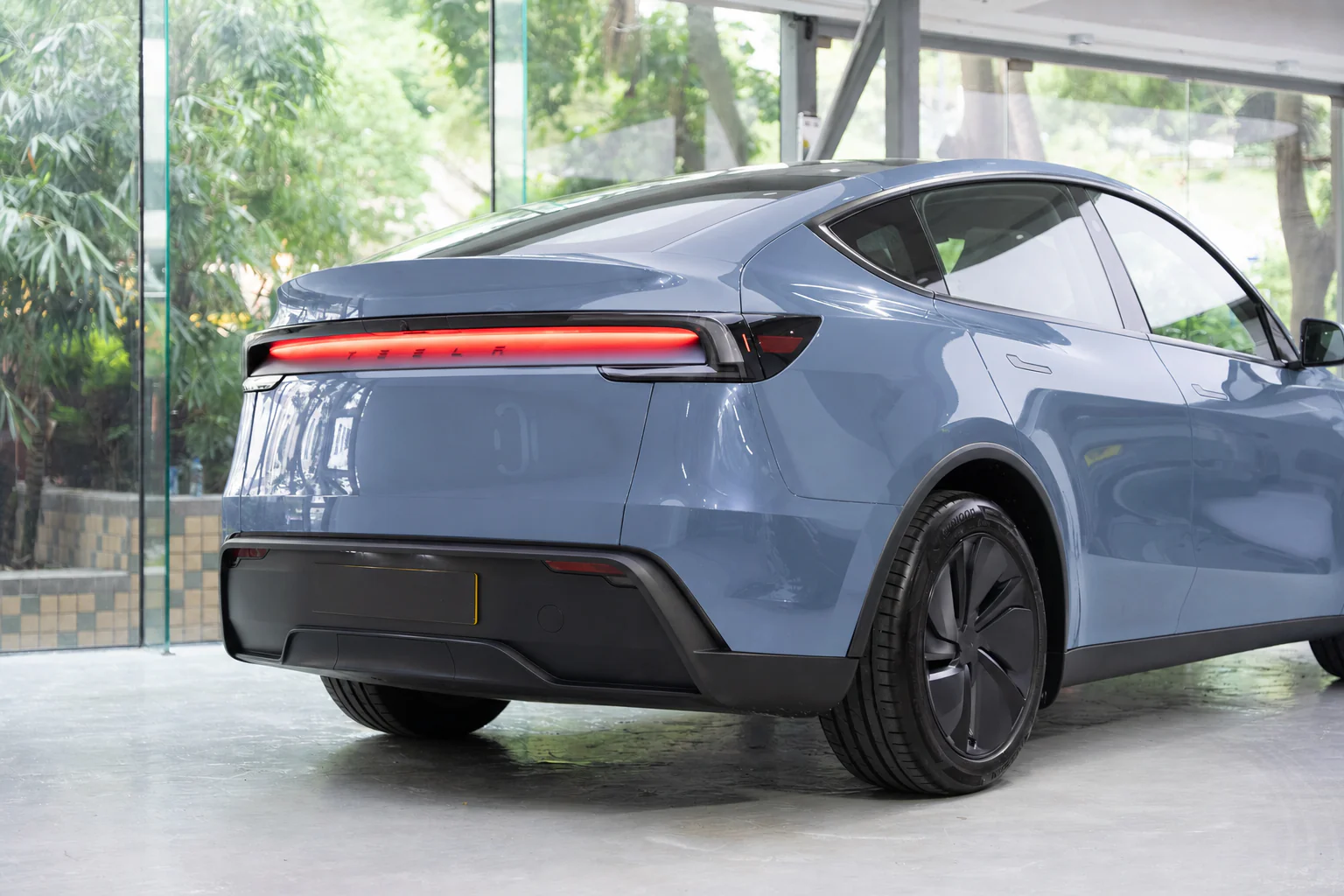 Berfun Slate Blue Tesla Model Y 模擬效果