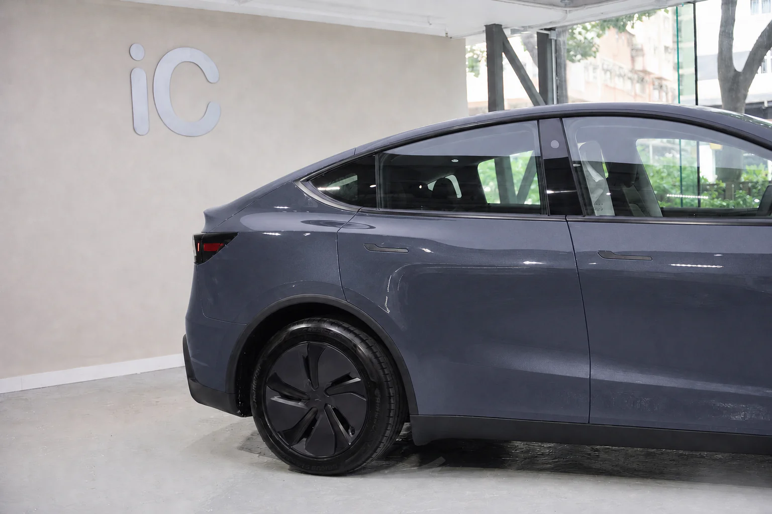 Byron Blue Tesla Model Y 模擬效果