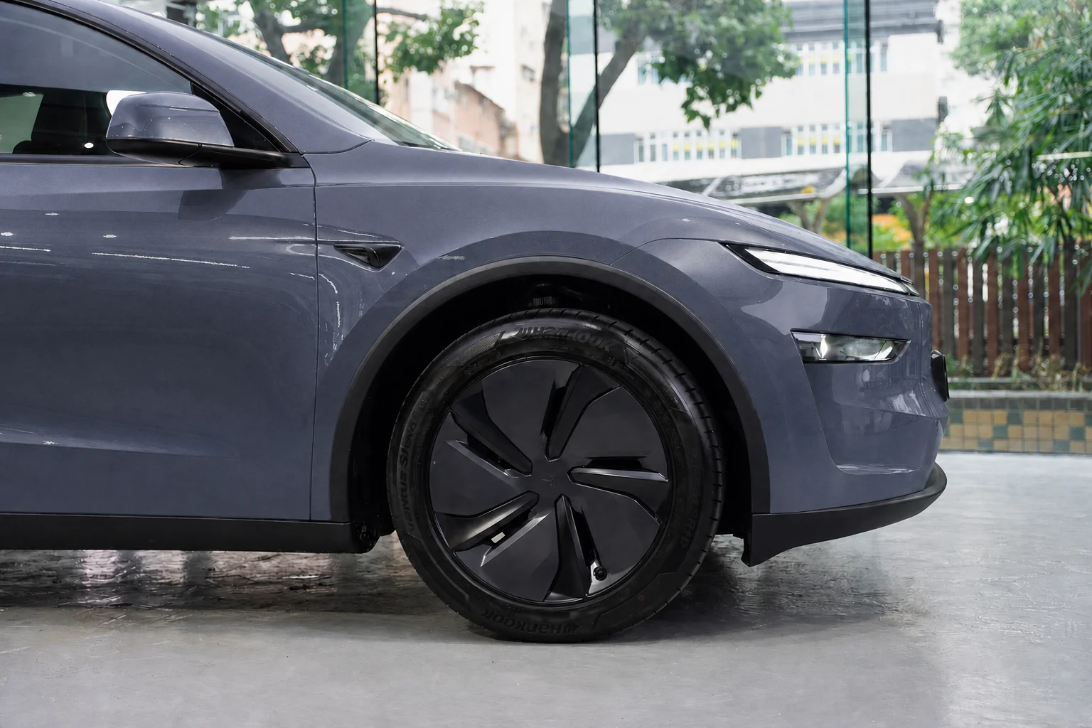 Byron Blue Tesla Model Y 模擬效果