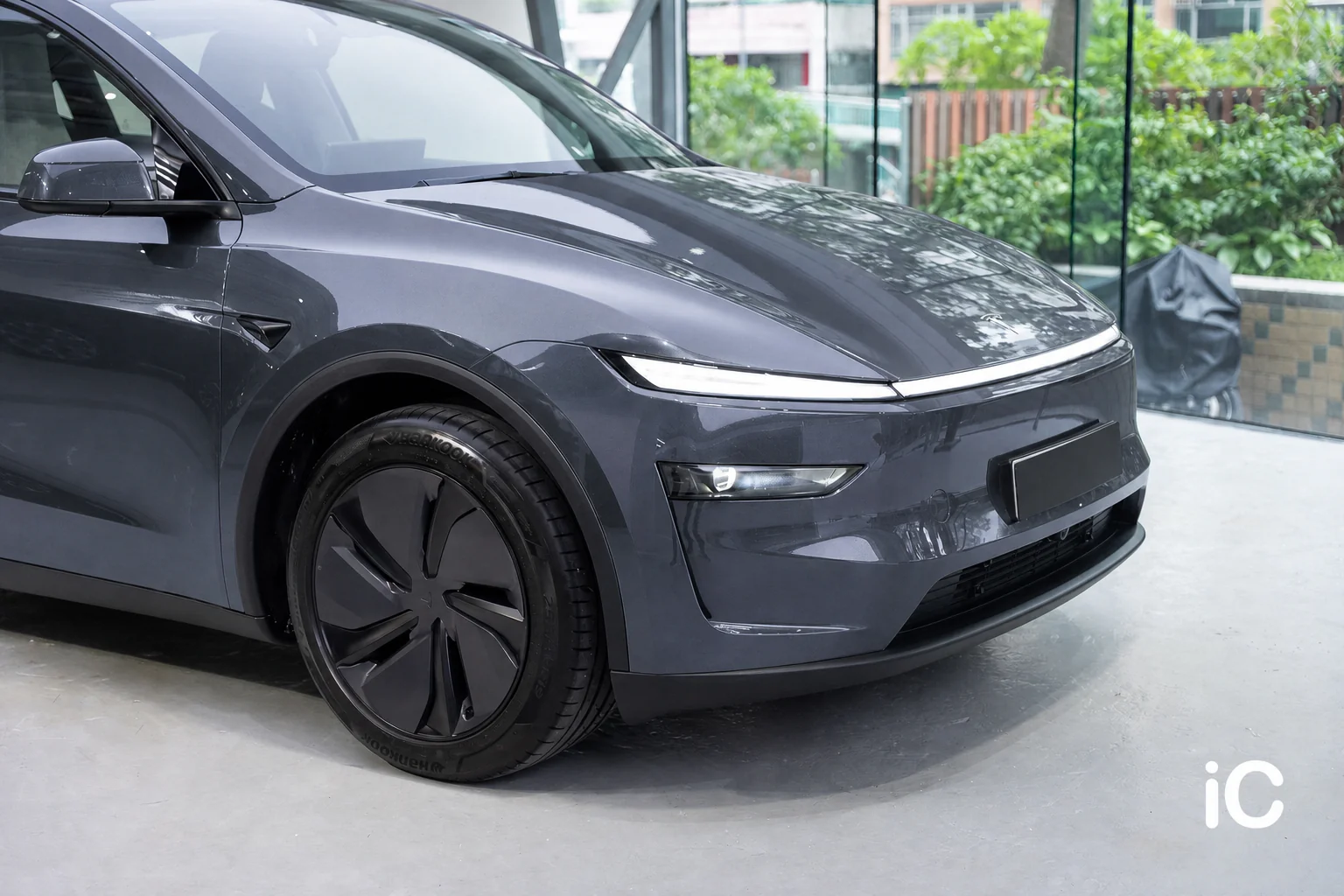 Byron Blue Tesla Model Y 模擬效果