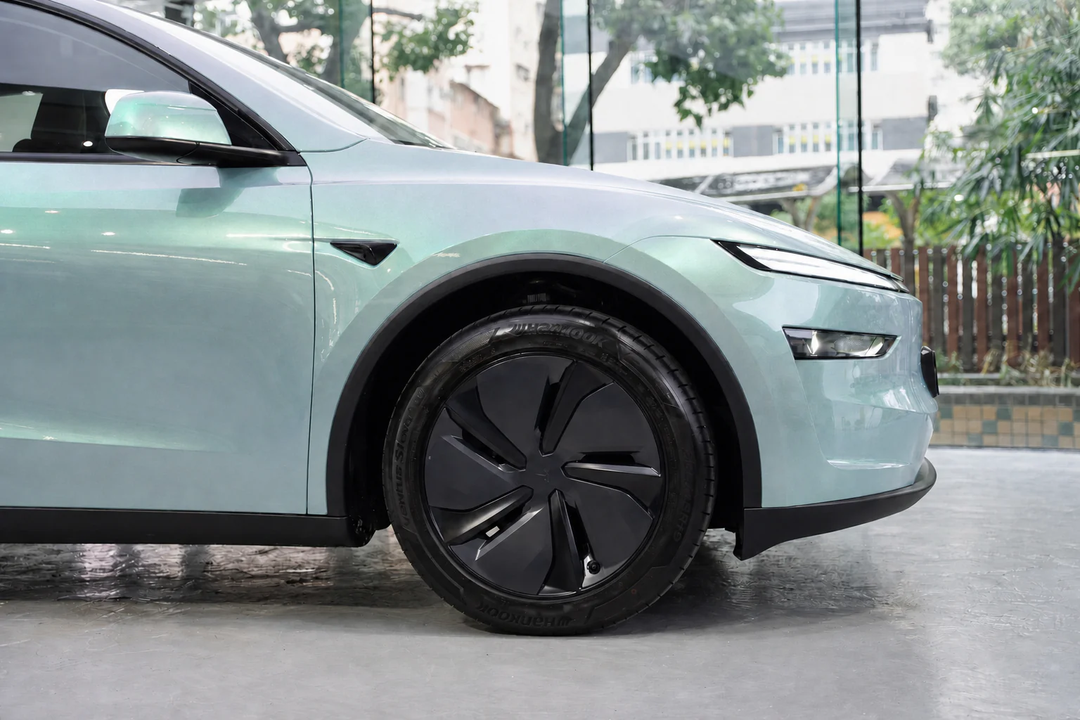 Aqua Haze Tesla Model Y 模擬效果