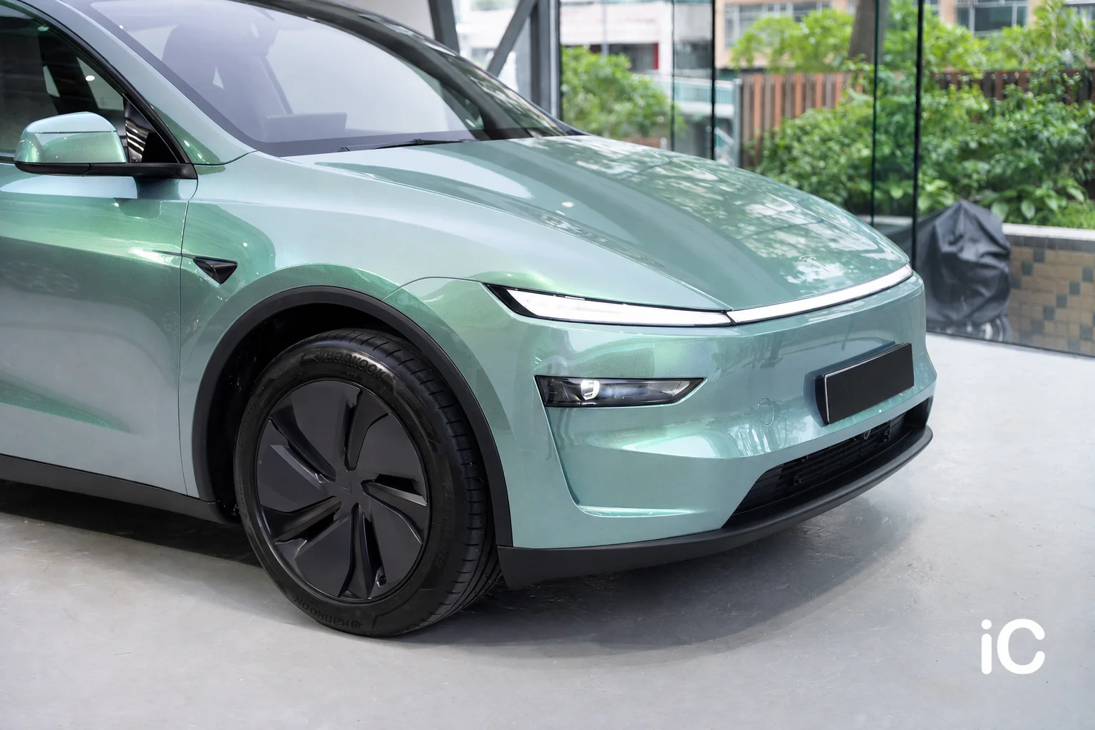 Aqua Haze Tesla Model Y 模擬效果
