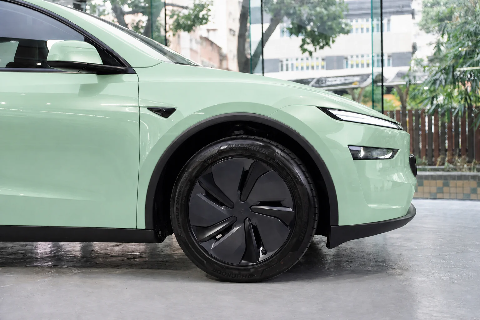 Dew Green Tesla Model Y 模擬效果