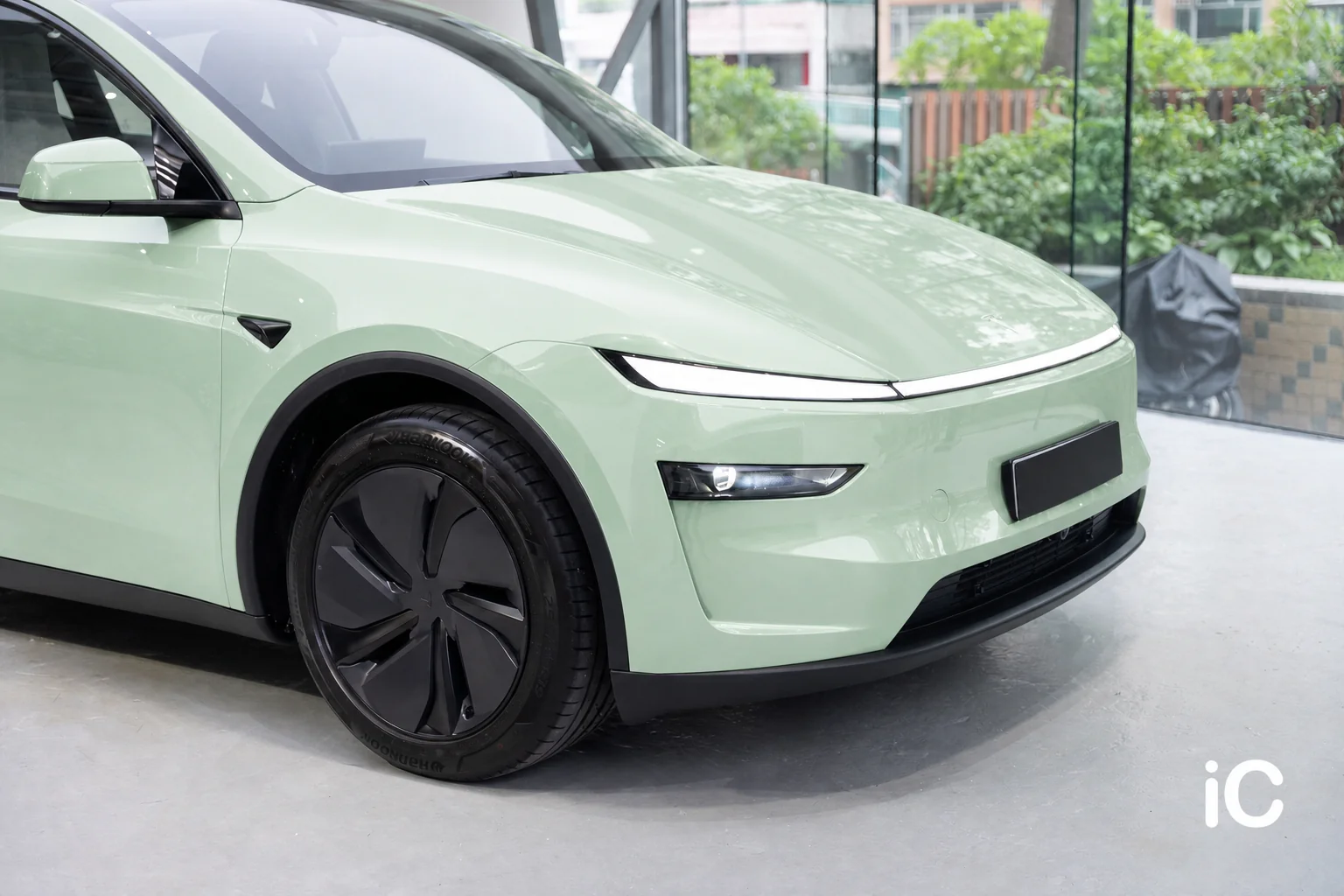 Dew Green Tesla Model Y 模擬效果
