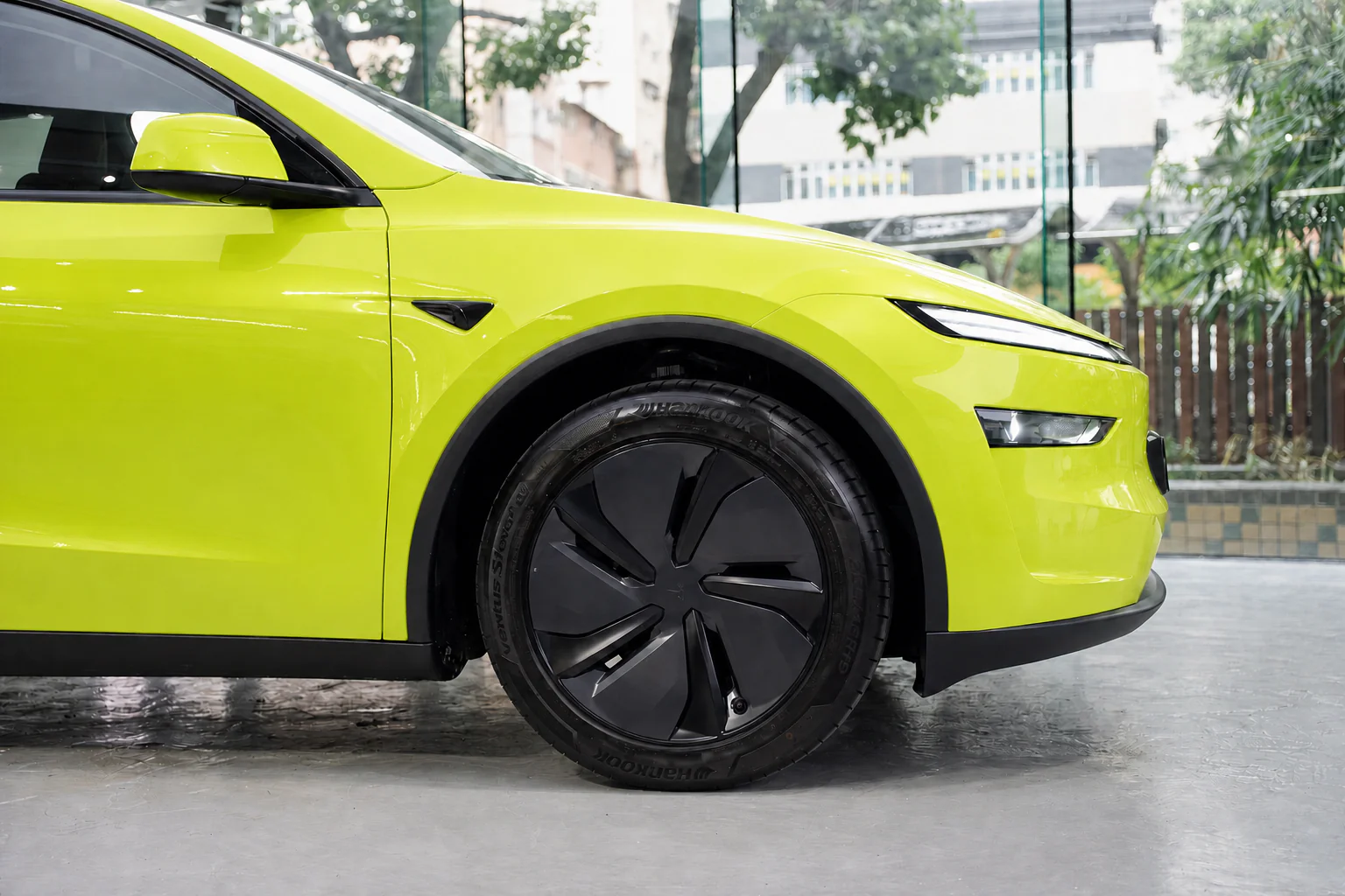 Acid Green Tesla Model Y 模擬效果