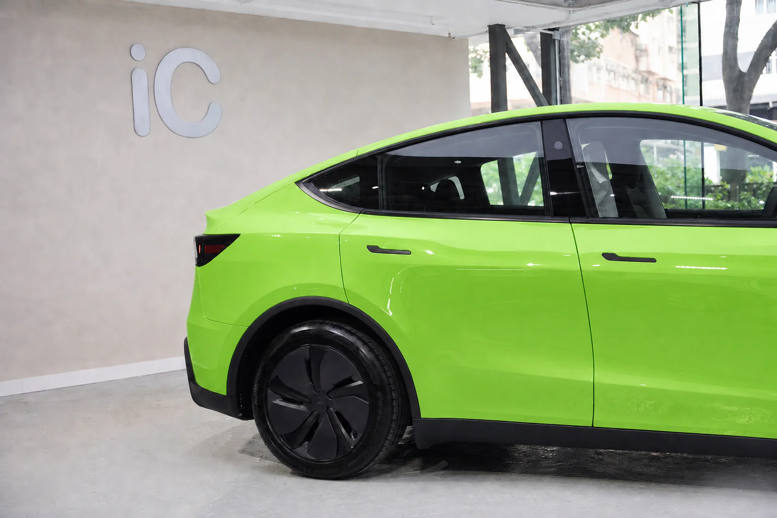 Viper Green Tesla Model Y 模擬效果