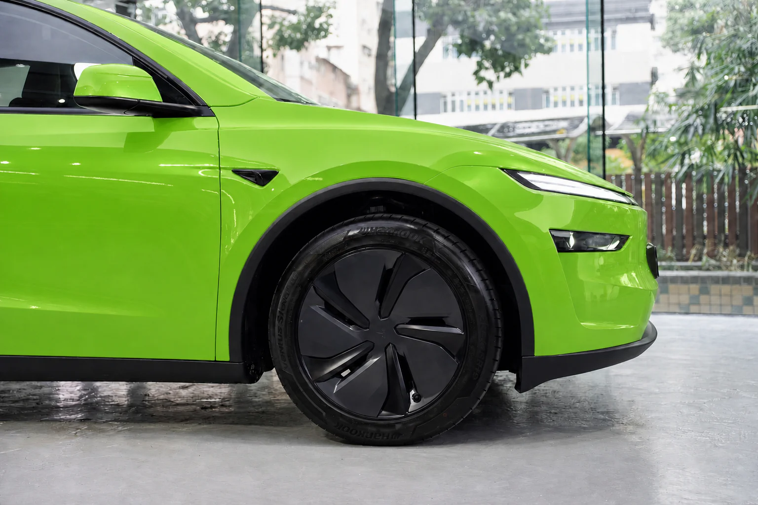 Viper Green Tesla Model Y 模擬效果