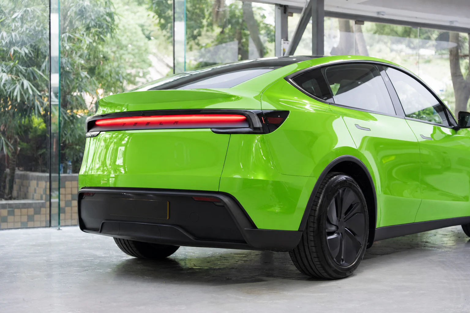 Viper Green Tesla Model Y 模擬效果