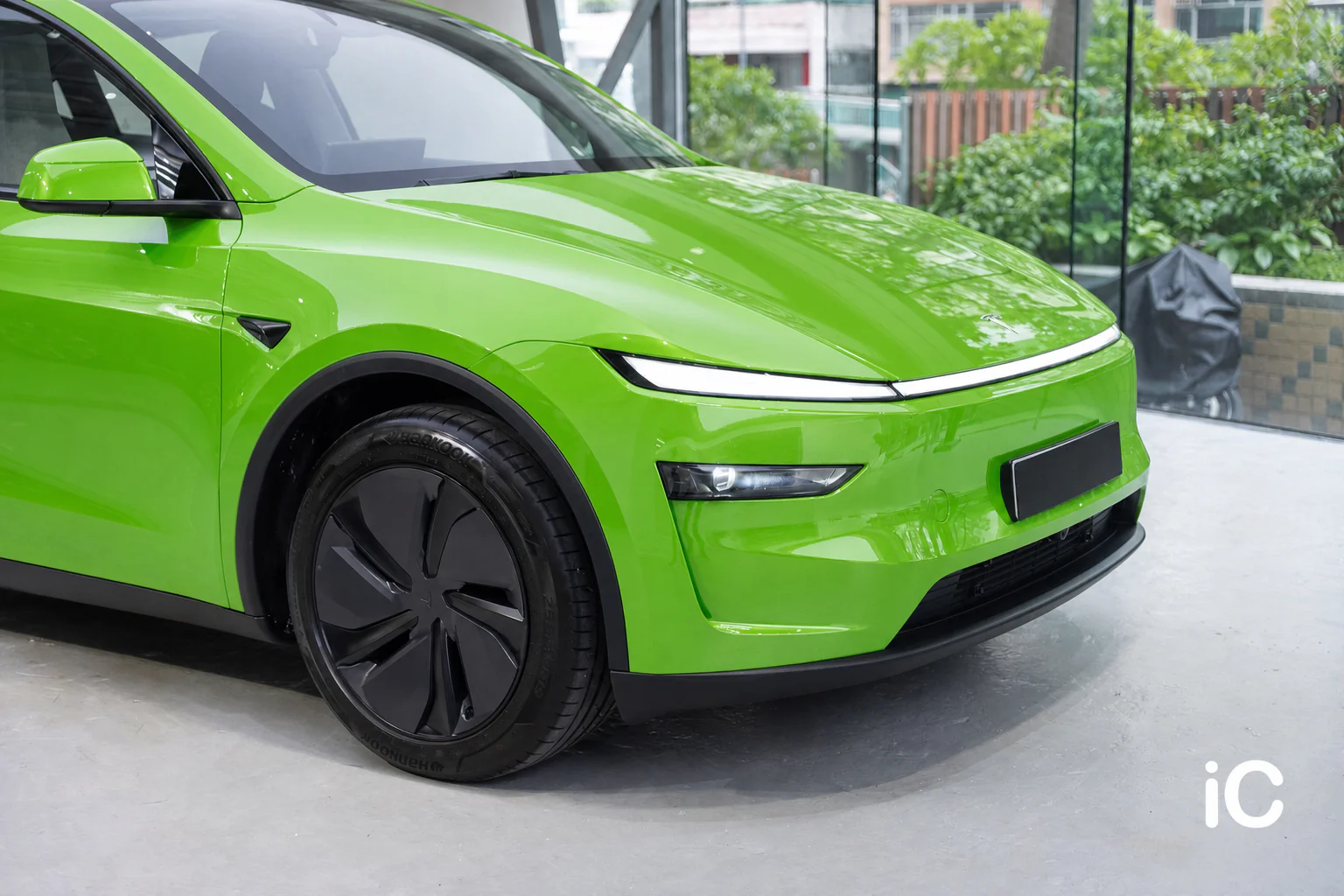 Viper Green Tesla Model Y 模擬效果