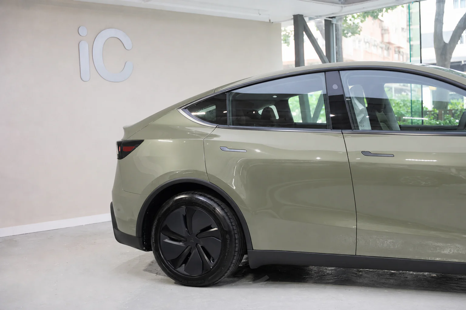Moss Shade Tesla Model Y 模擬效果