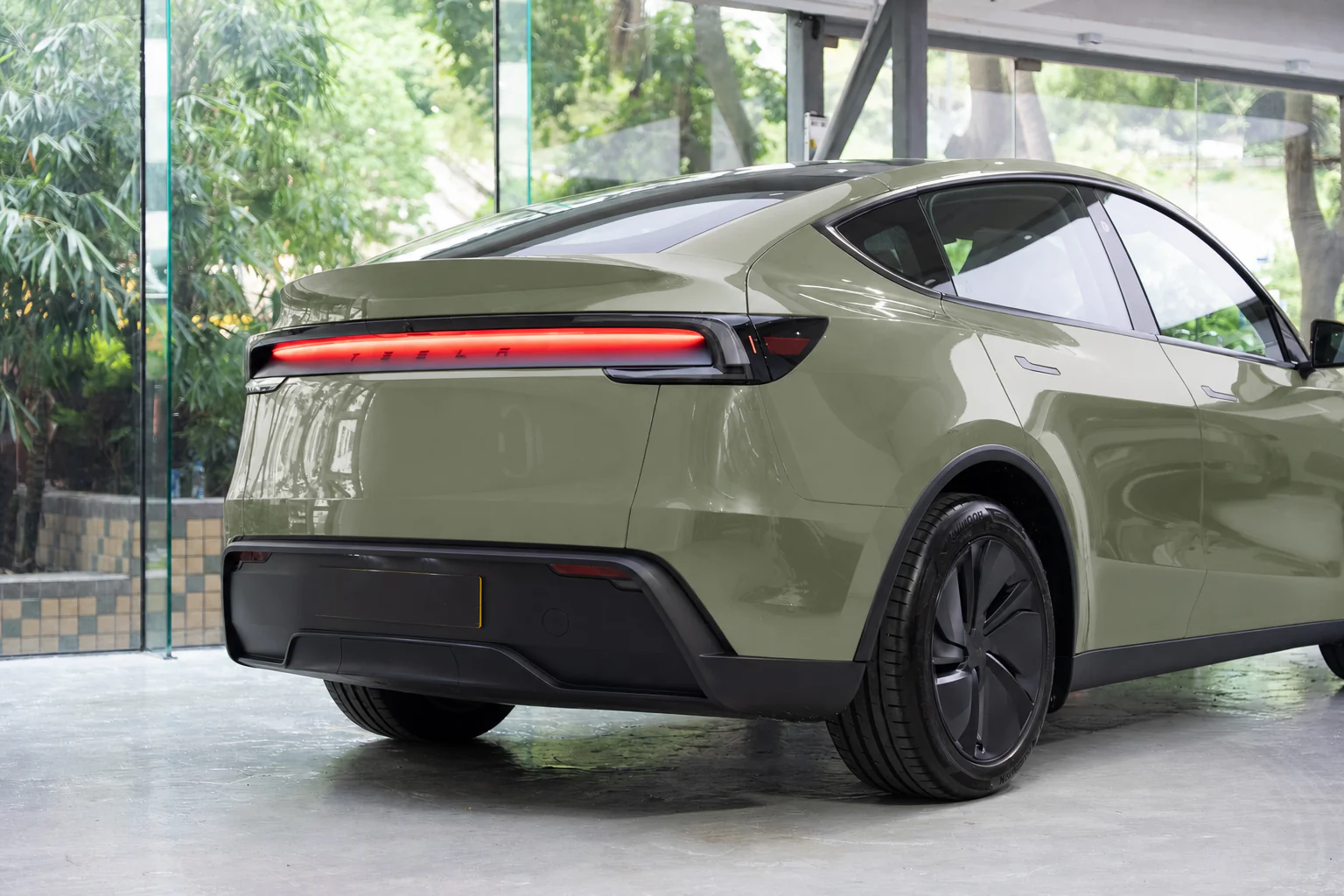 Moss Shade Tesla Model Y 模擬效果