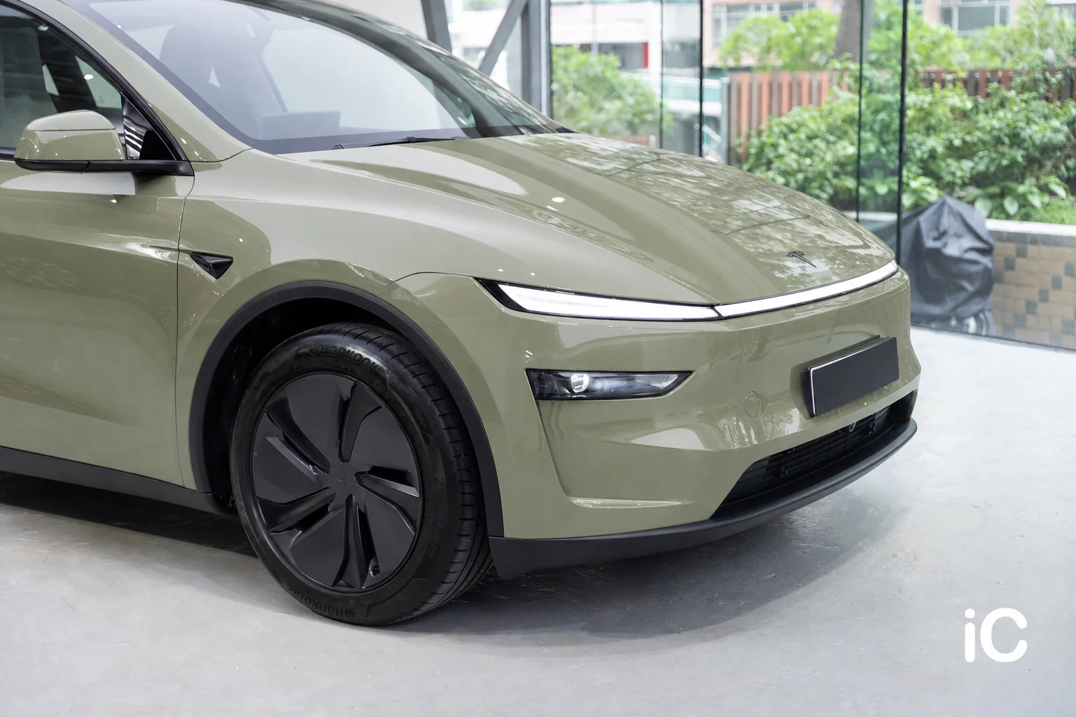 Moss Shade Tesla Model Y 模擬效果