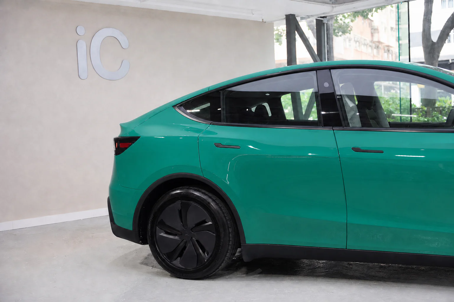 Sage Havana Green Tesla Model Y 模擬效果