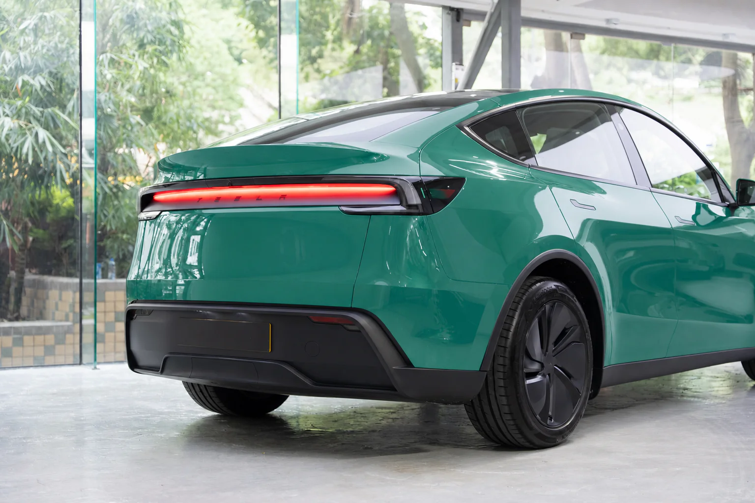 Sage Havana Green Tesla Model Y 模擬效果