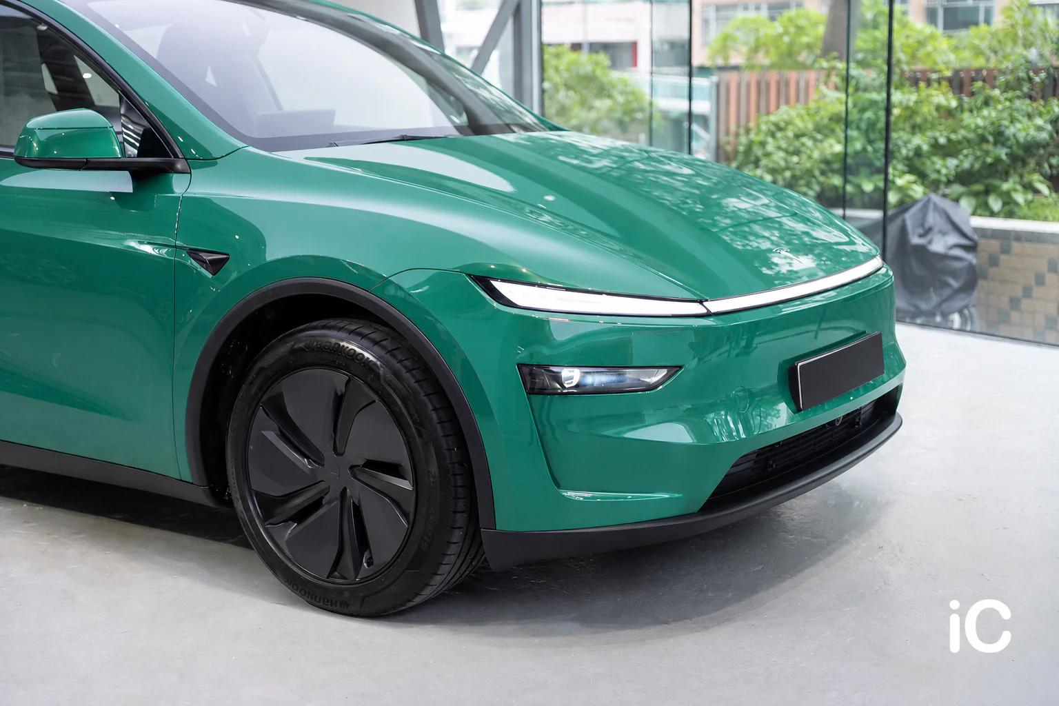 Sage Havana Green Tesla Model Y 模擬效果
