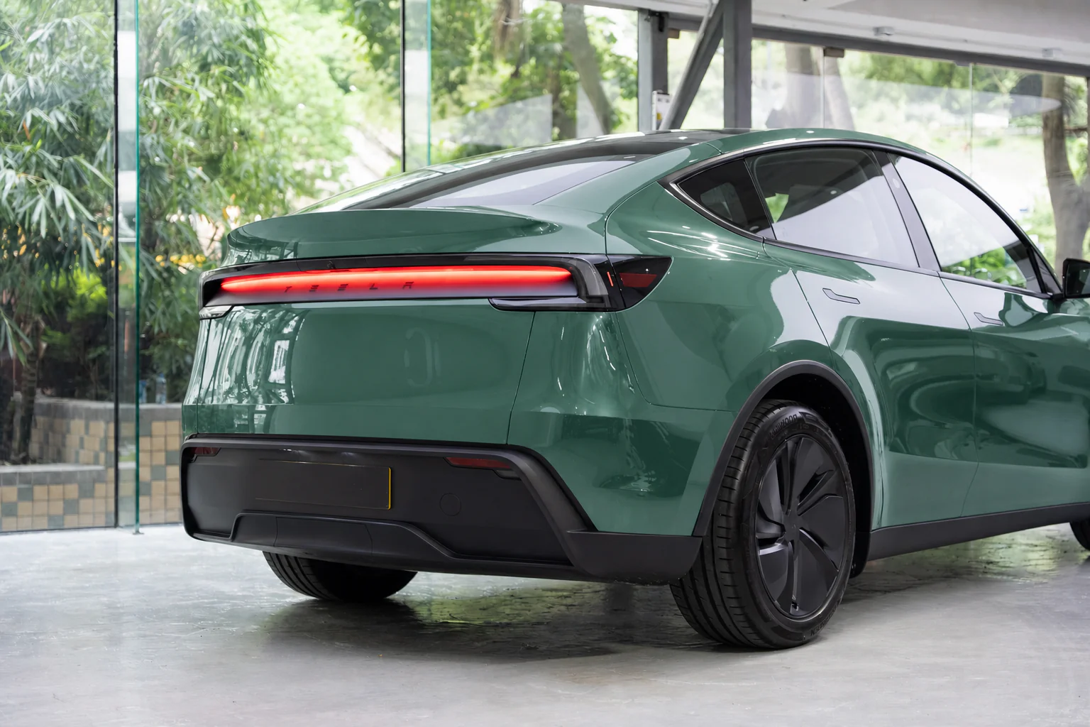 Lush Arcadia Green Tesla Model Y 模擬效果