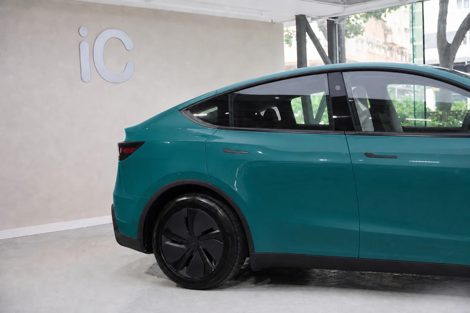 Feral Lime Tesla Model Y 模擬效果