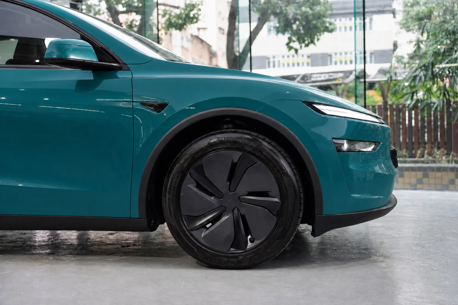 Feral Lime Tesla Model Y 模擬效果