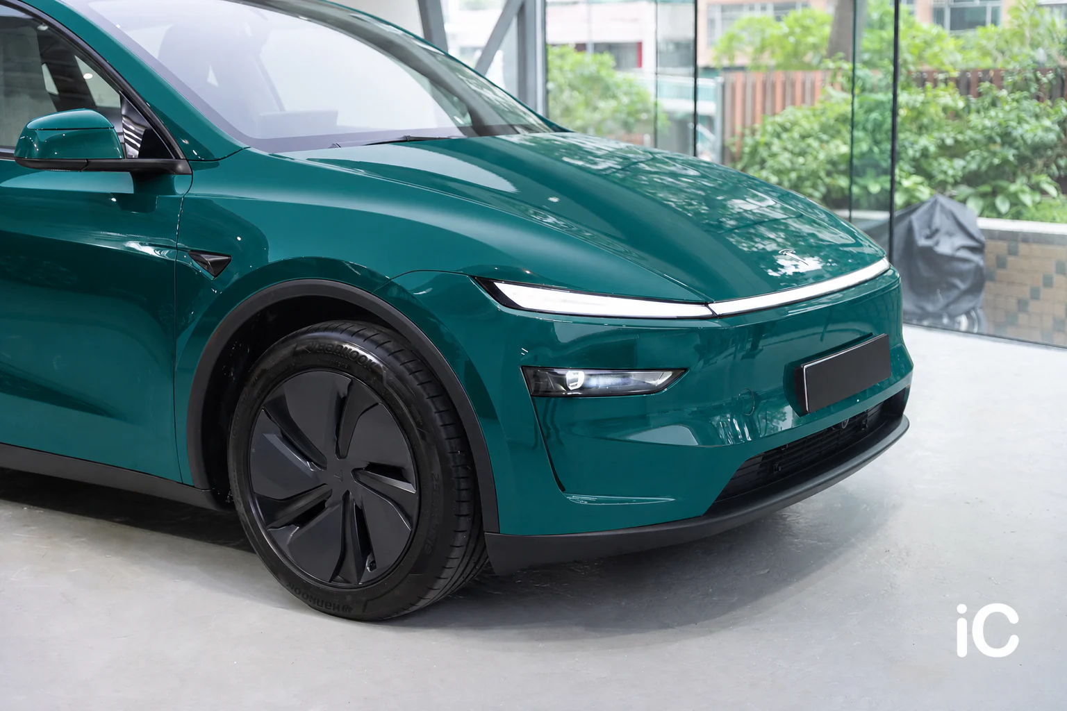 Feral Lime Tesla Model Y 模擬效果