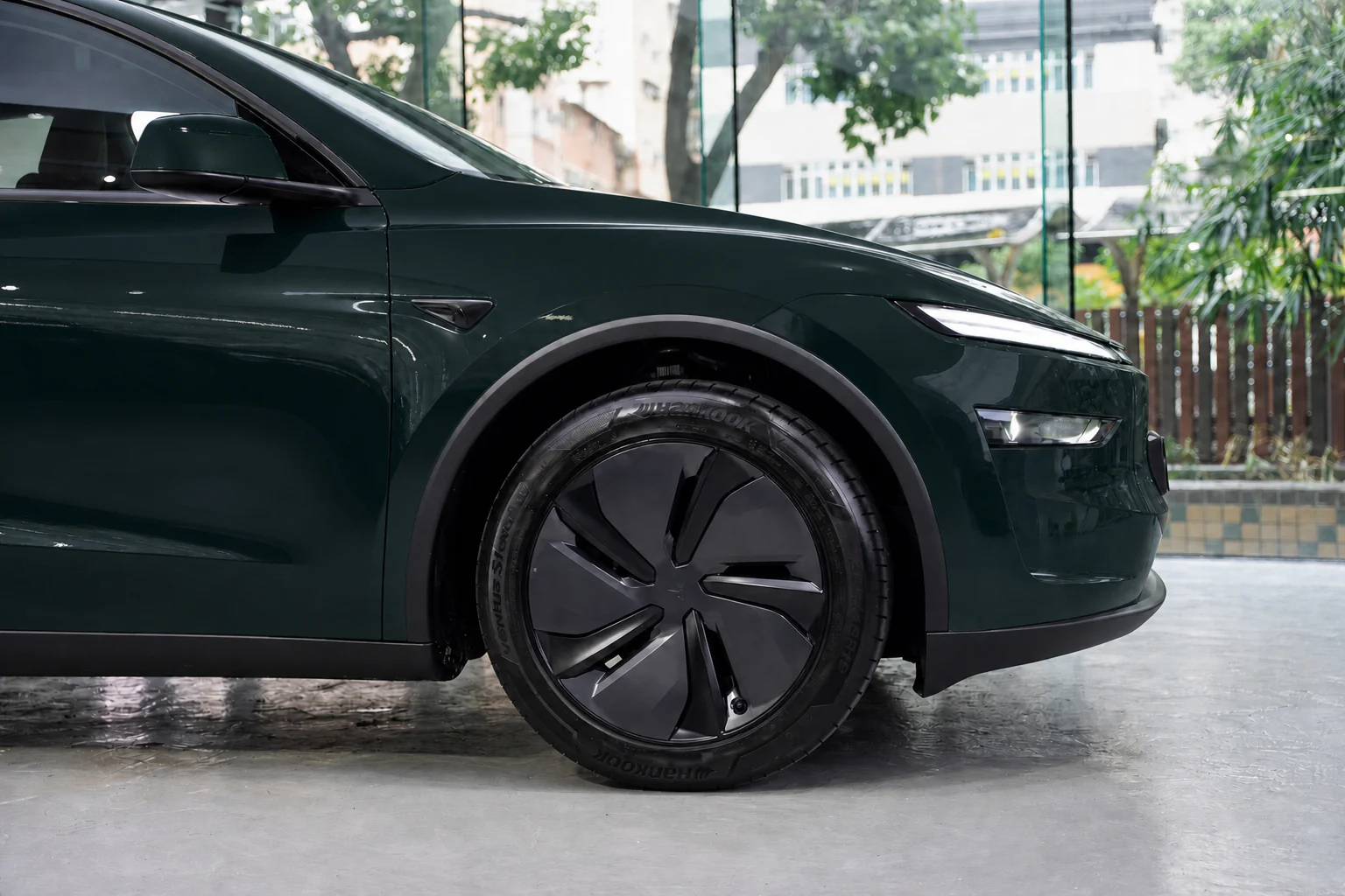 Abyss Green Tesla Model Y 模擬效果