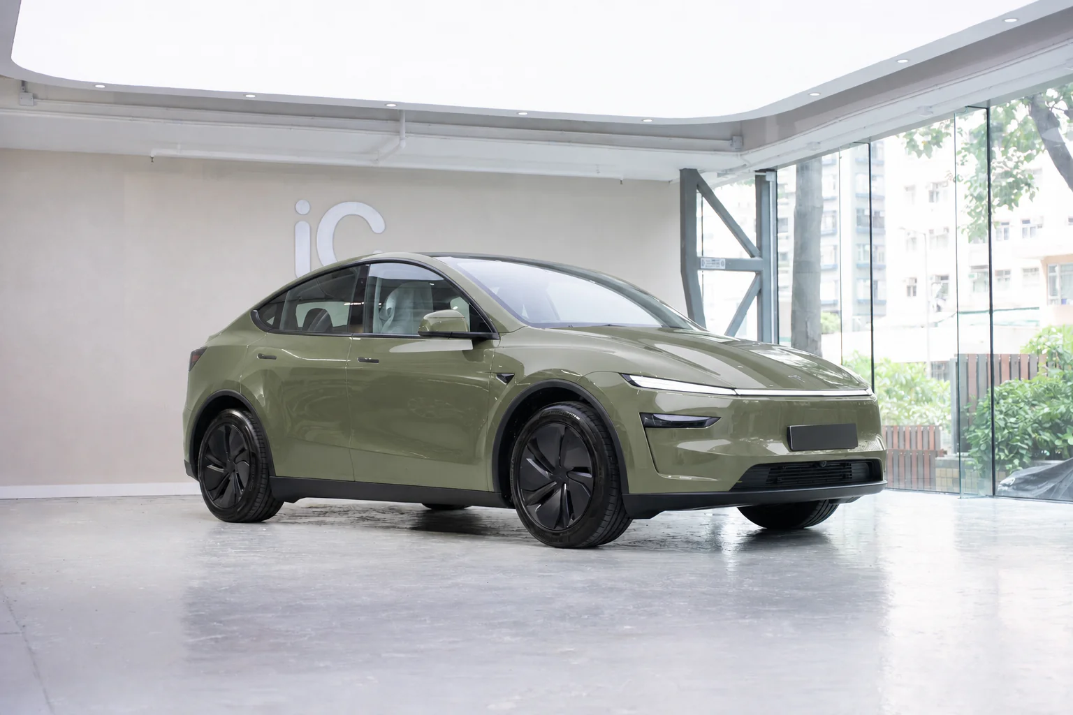 Forestland Army Green Tesla Model Y 模擬效果