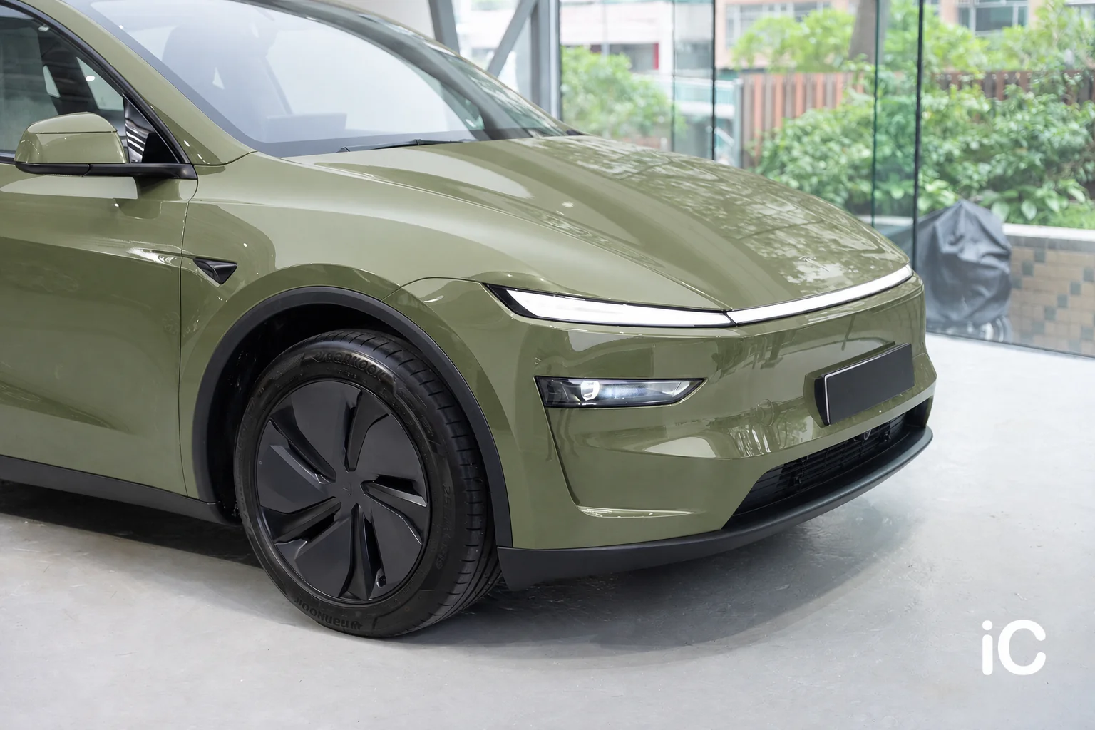 Forestland Army Green Tesla Model Y 模擬效果