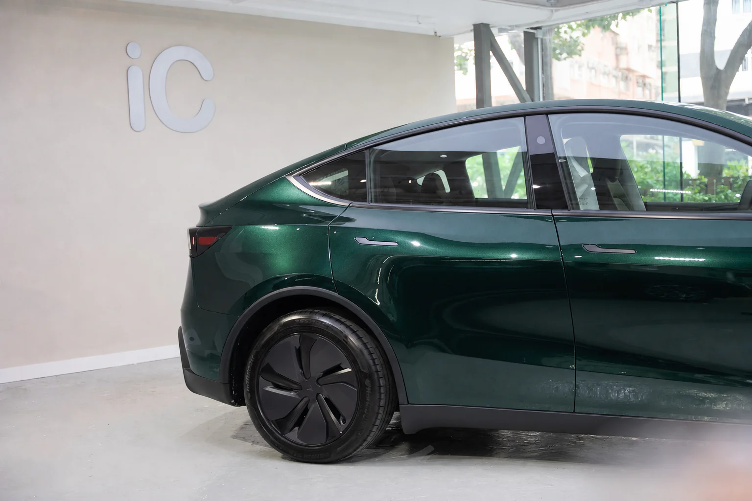 Regal Green Metallic Tesla Model Y 模擬效果