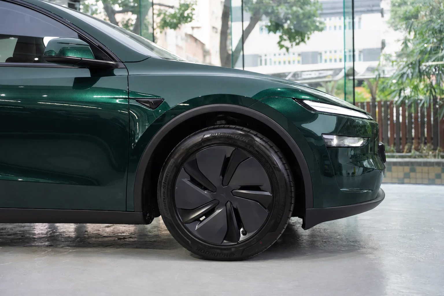 Regal Green Metallic Tesla Model Y 模擬效果