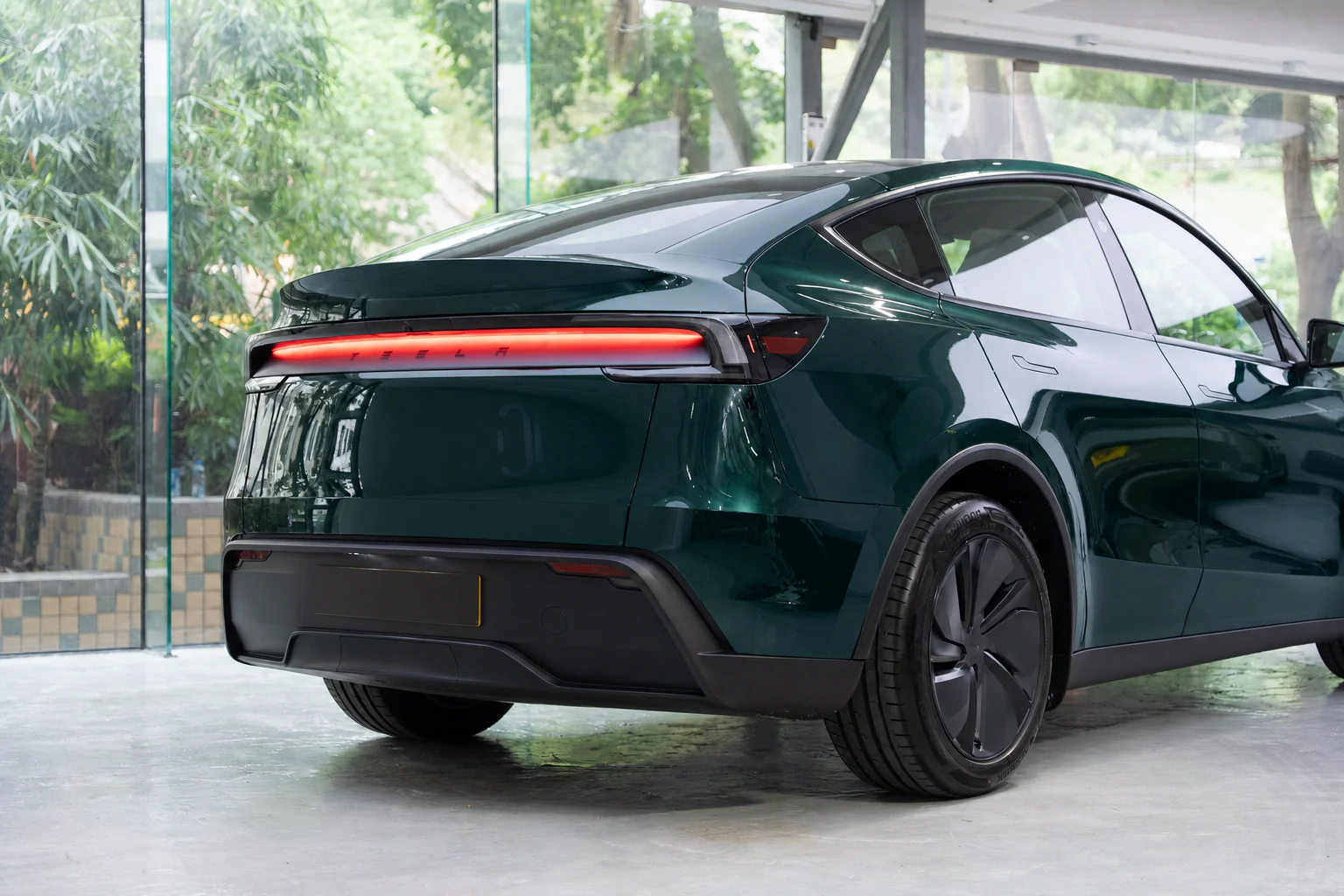 Regal Green Metallic Tesla Model Y 模擬效果