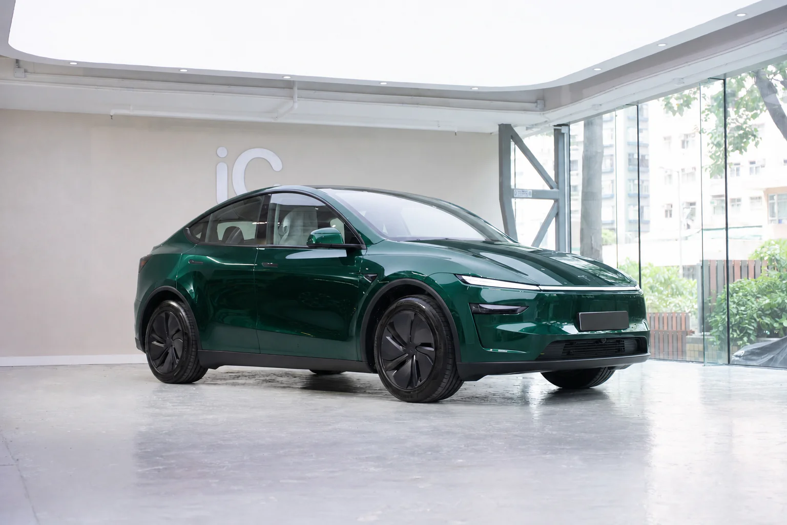 Regal Green Metallic Tesla Model Y 模擬效果