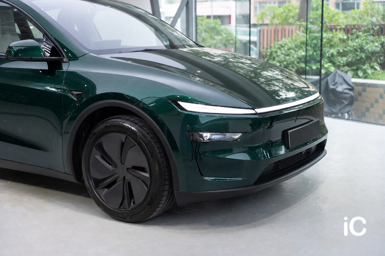 Regal Green Metallic Tesla Model Y 模擬效果