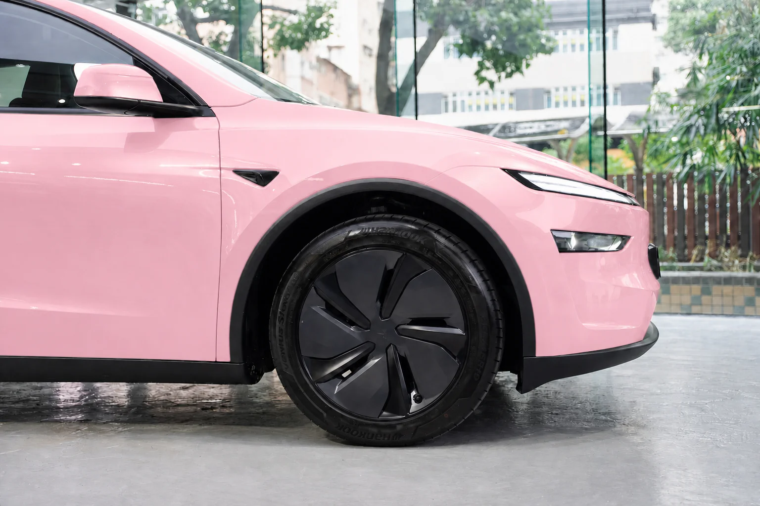Rose Charm Pink Tesla Model Y 模擬效果