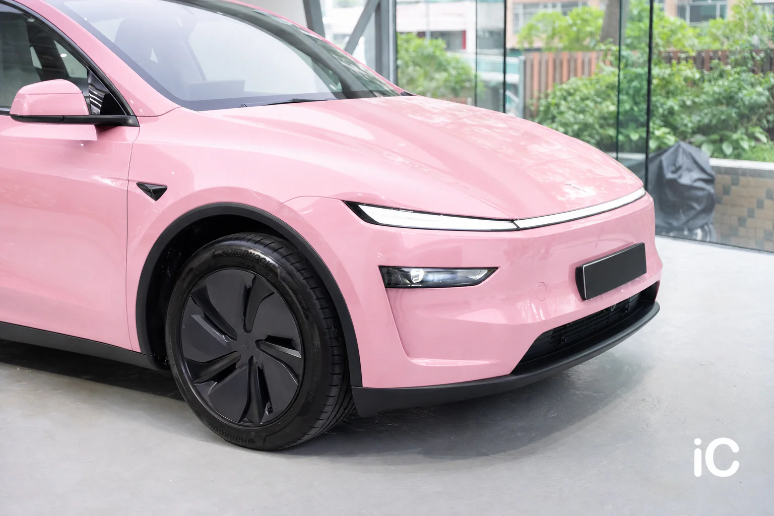 Rose Charm Pink Tesla Model Y 模擬效果