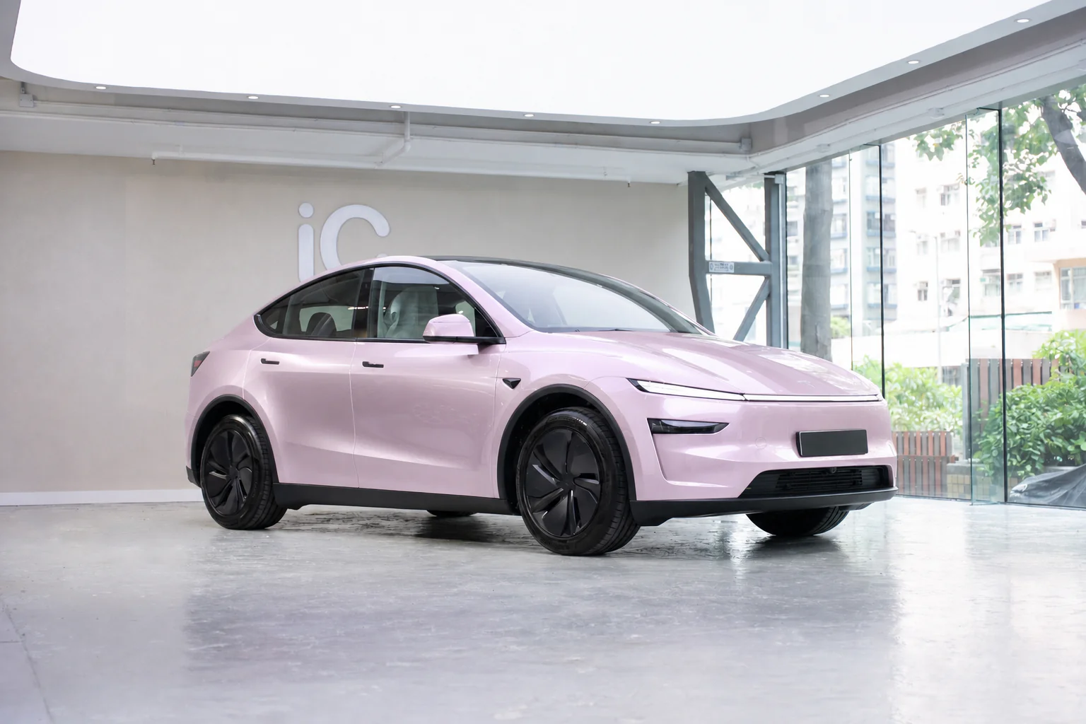 Flush Paris Pink Tesla Model Y 模擬效果