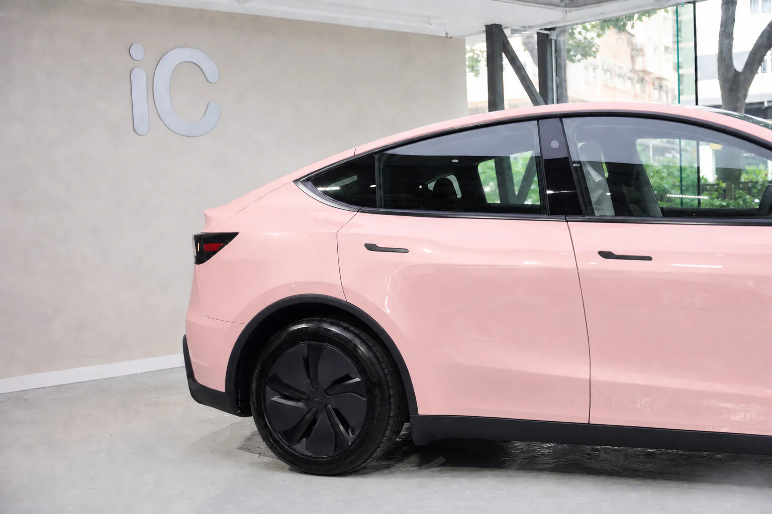 Pearl Rose Tesla Model Y 模擬效果