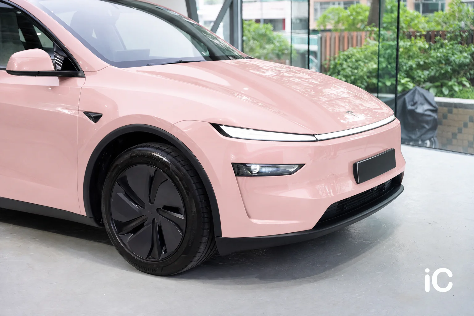 Pearl Rose Tesla Model Y 模擬效果