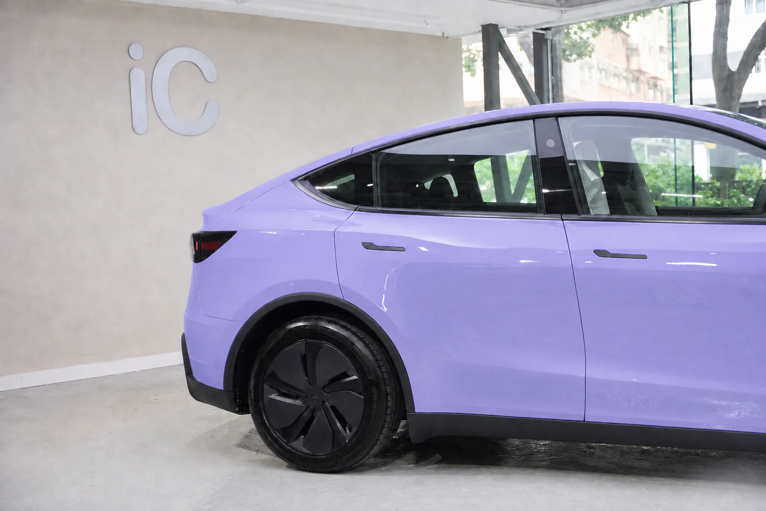Twilight Purple Tesla Model Y 模擬效果
