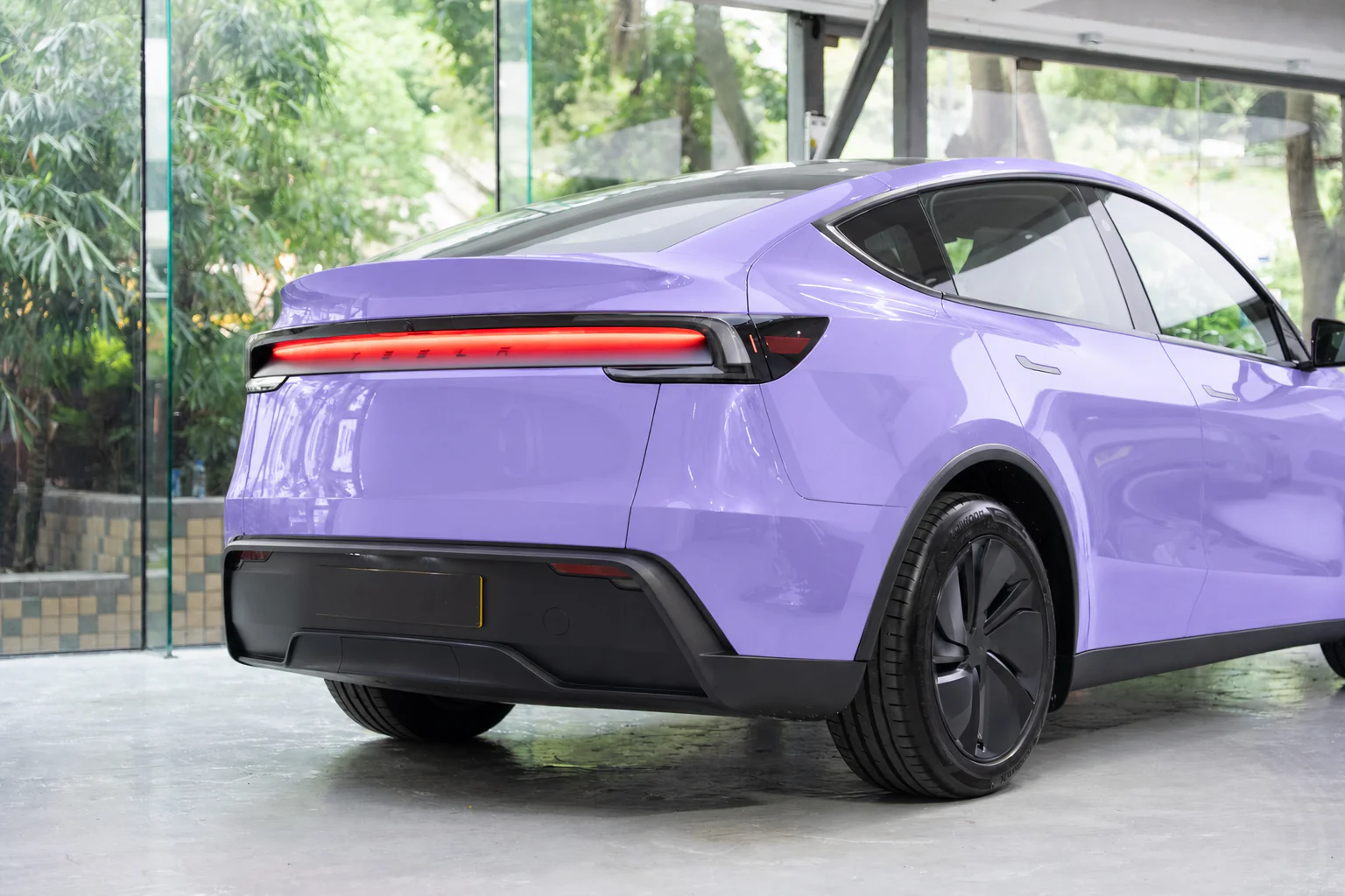 Twilight Purple Tesla Model Y 模擬效果