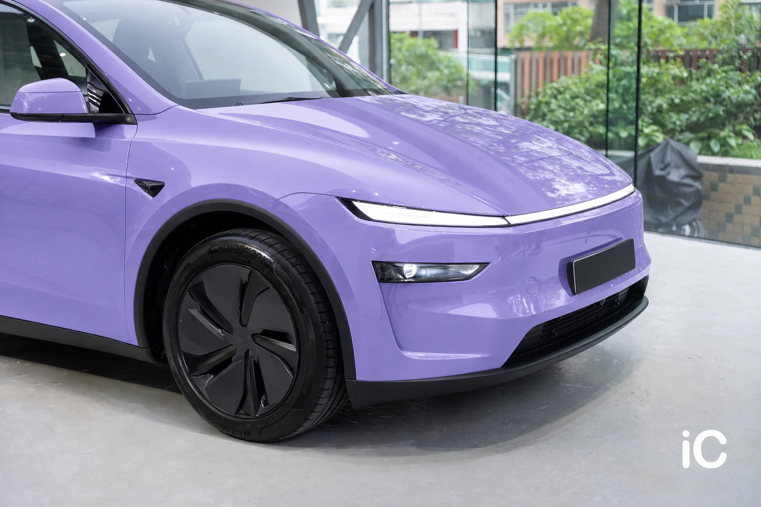 Twilight Purple Tesla Model Y 模擬效果