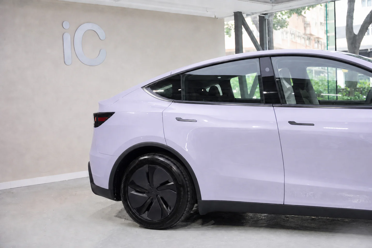 Frosted Lilac Tesla Model Y 模擬效果