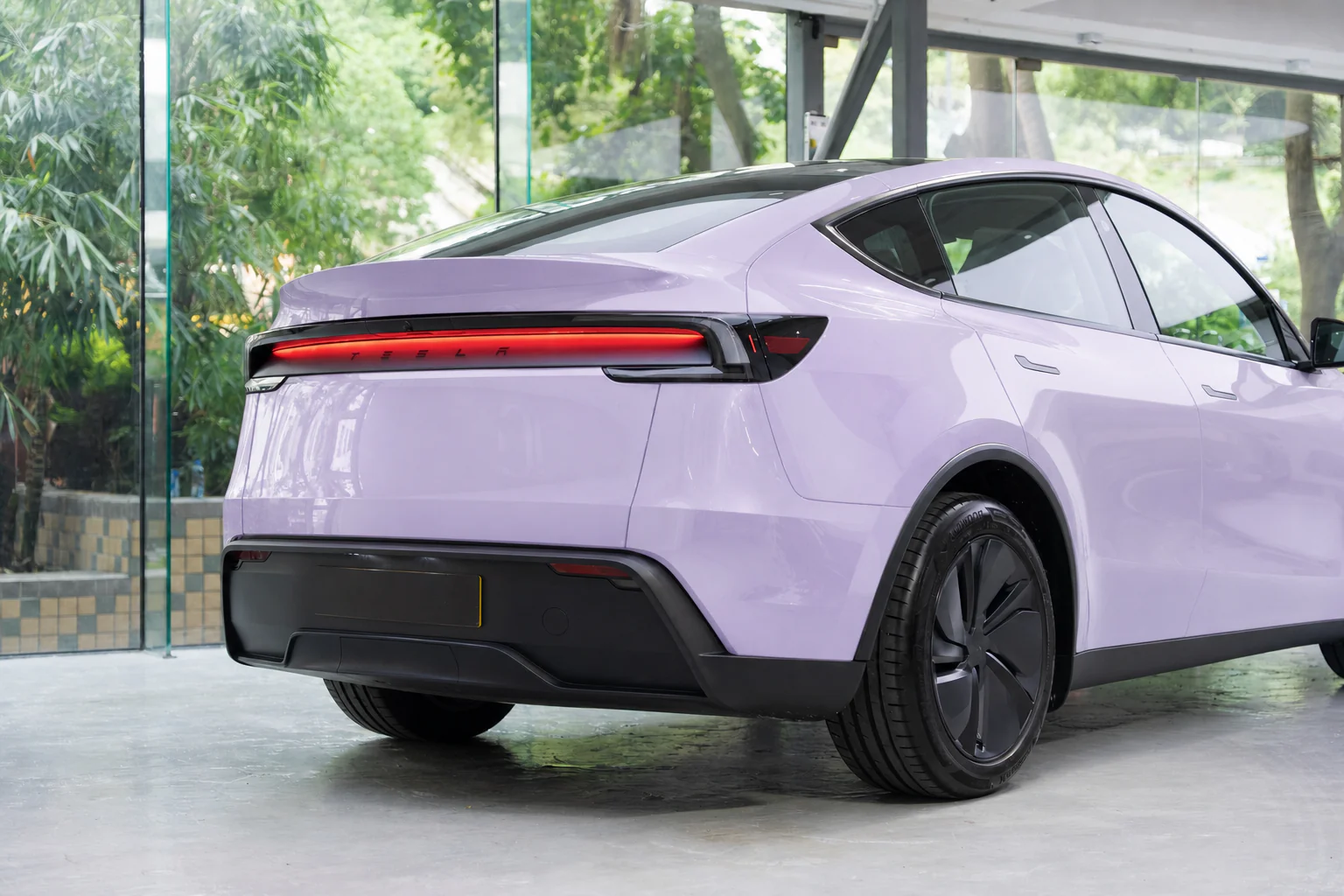 Frosted Lilac Tesla Model Y 模擬效果