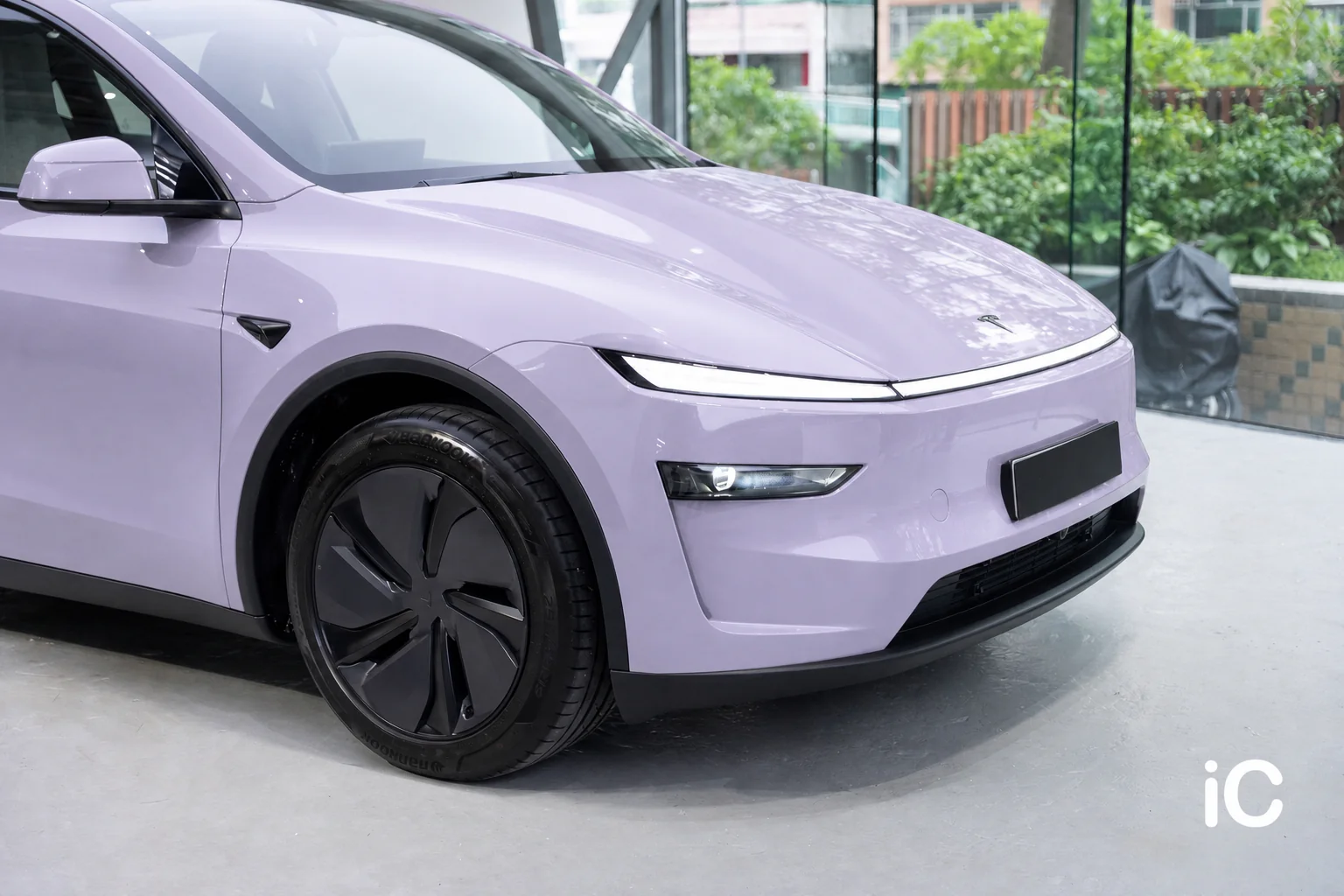 Frosted Lilac Tesla Model Y 模擬效果
